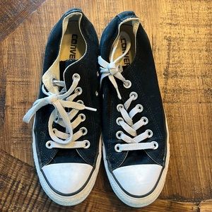 Black low converse